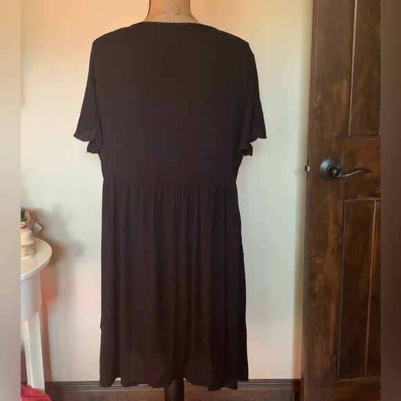 Pretty floral dress-New without tag! - Picture 3 of 3